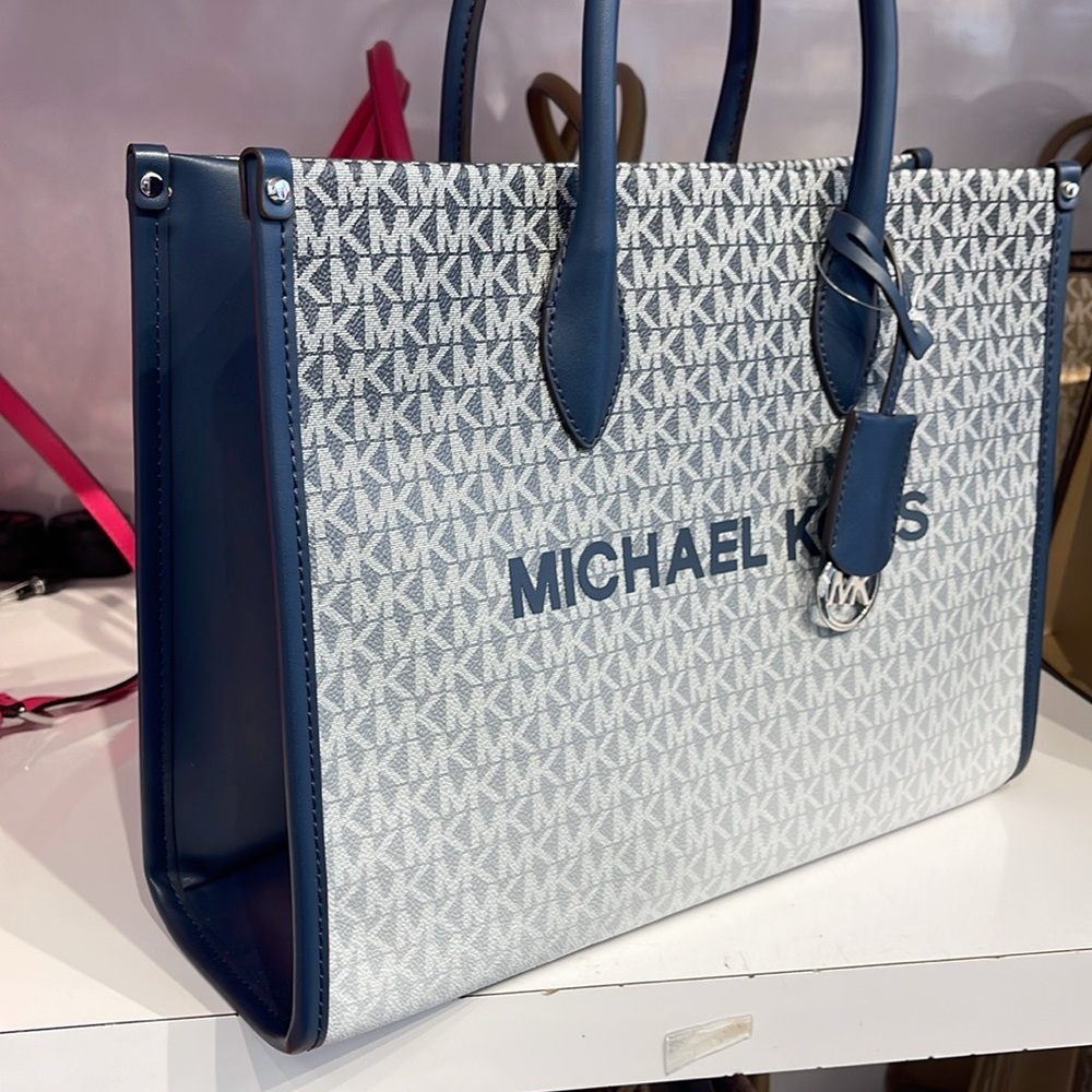 Michael Kors Mirella Medium Ombré Logo EW Tote Bag
Navy
NWT - Picture 6 of 14